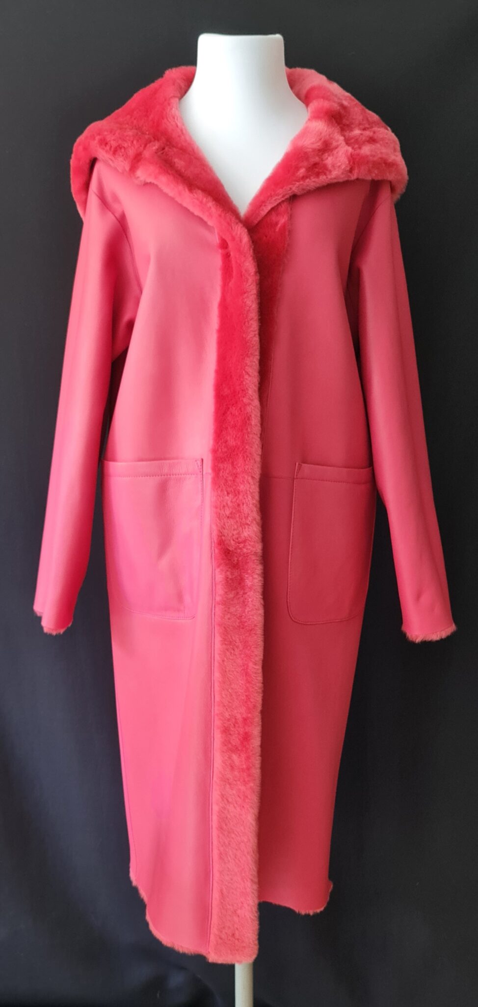 Long shearling overcoat with hood (Reversible)
