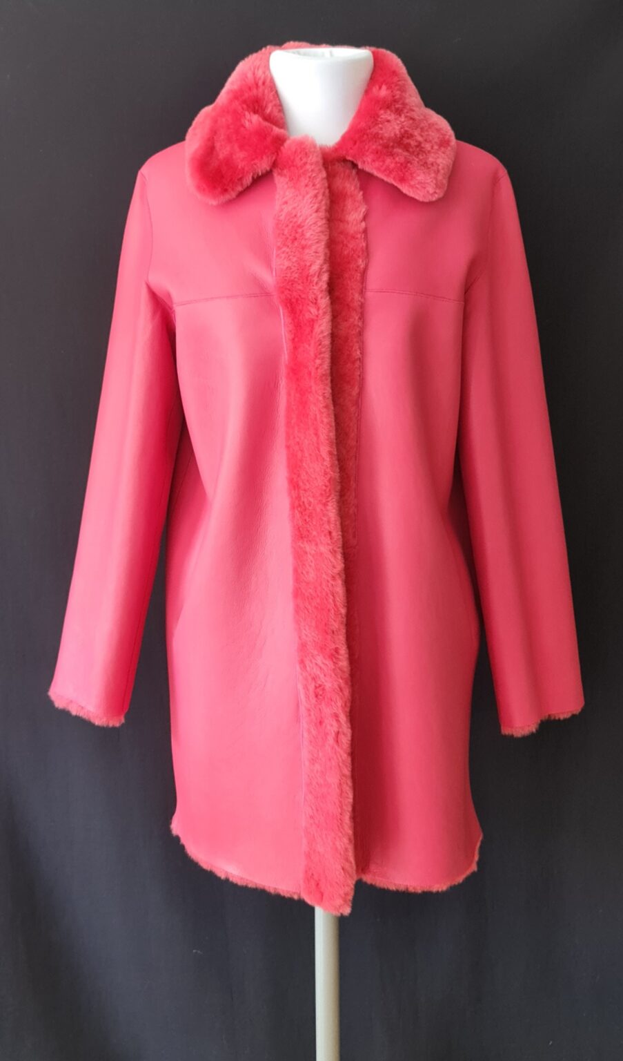 Mid-length shearling coat (Reversible)