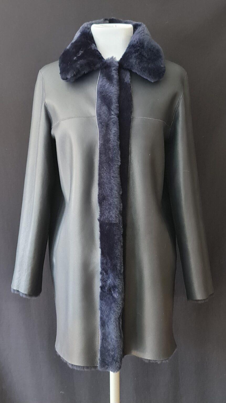 Mid-length shearling coat (Reversible)