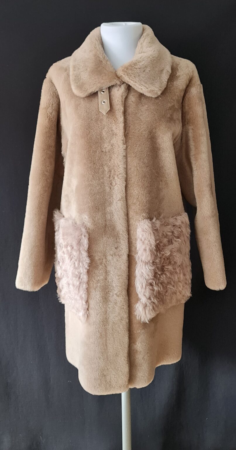 Mid-length shearling coat (Reversible)